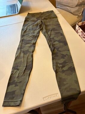 Lululemon Align High Rise Tight 28”in Heritage 365 camo green twill multi